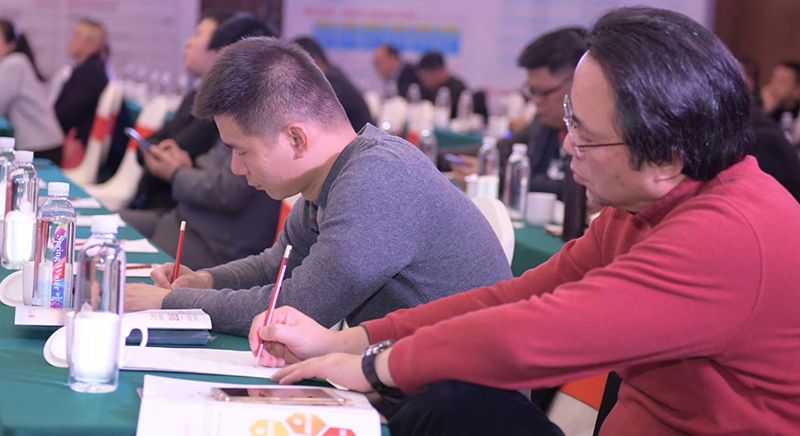 公司員工應(yīng)當(dāng)怎樣學(xué)習(xí)企業(yè)管理培訓(xùn)課程？